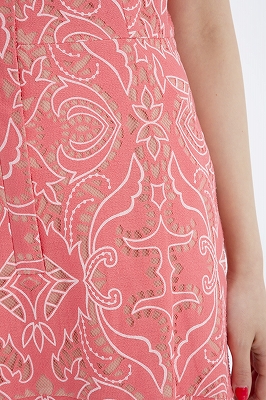 BCBG MAXAZRIAのボタニカル柄刺繍 シンメトリードレス