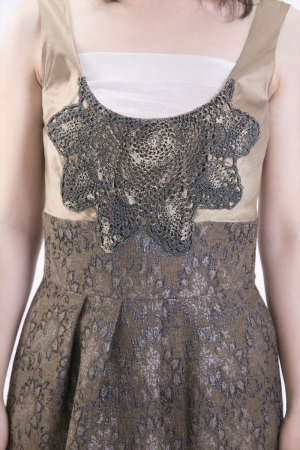 TOCCAのジオメトリー刺繍ドレス