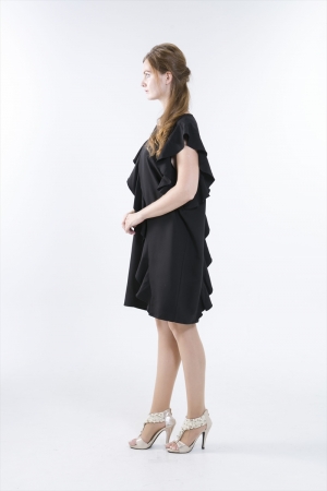 ASOSのフリルデザインドレス